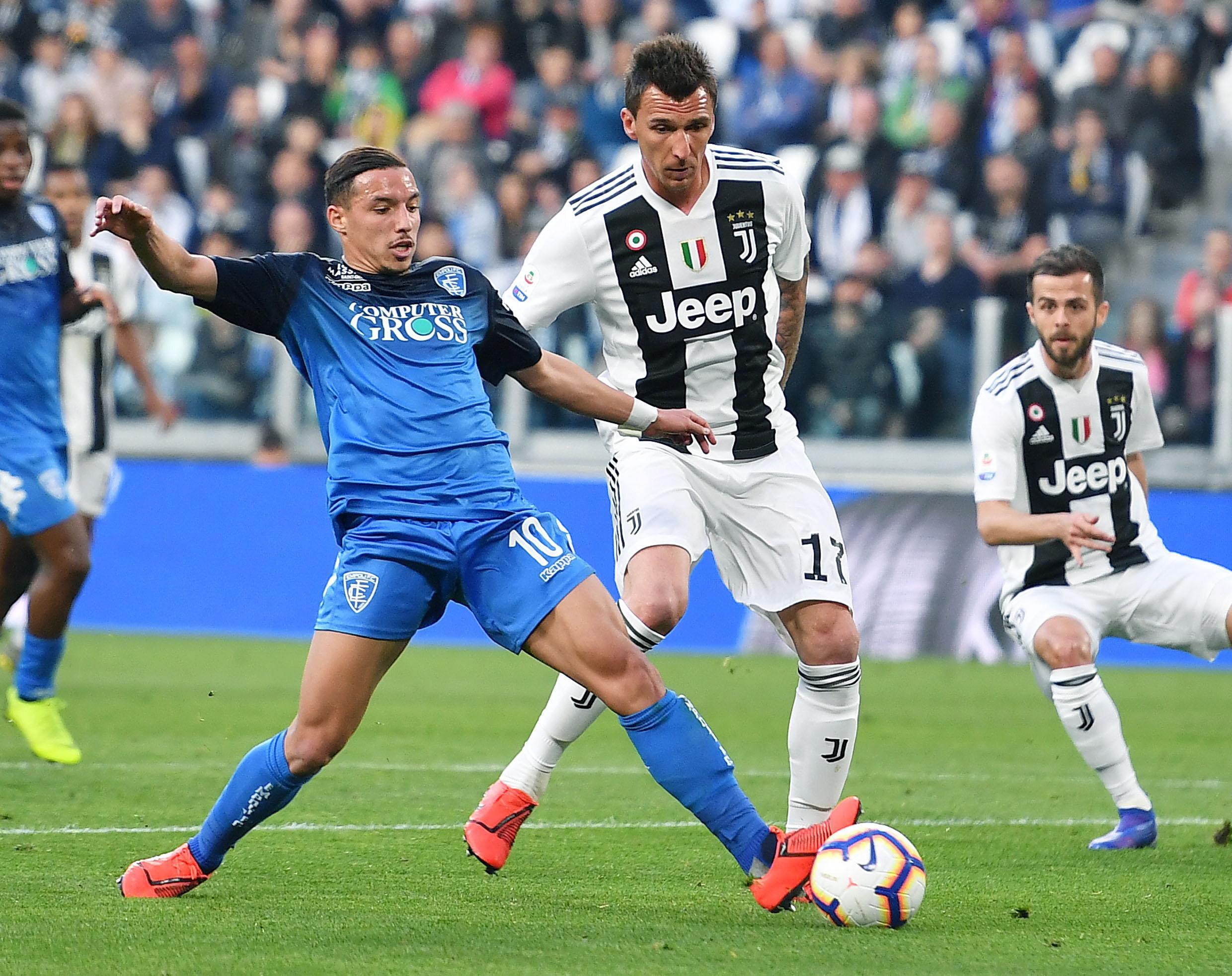 邮报：曼联与92班的关系很微妙，有时候较好有时候很差（邮报：曼联与92班关系起伏不定，时而融洽、时而紧张）