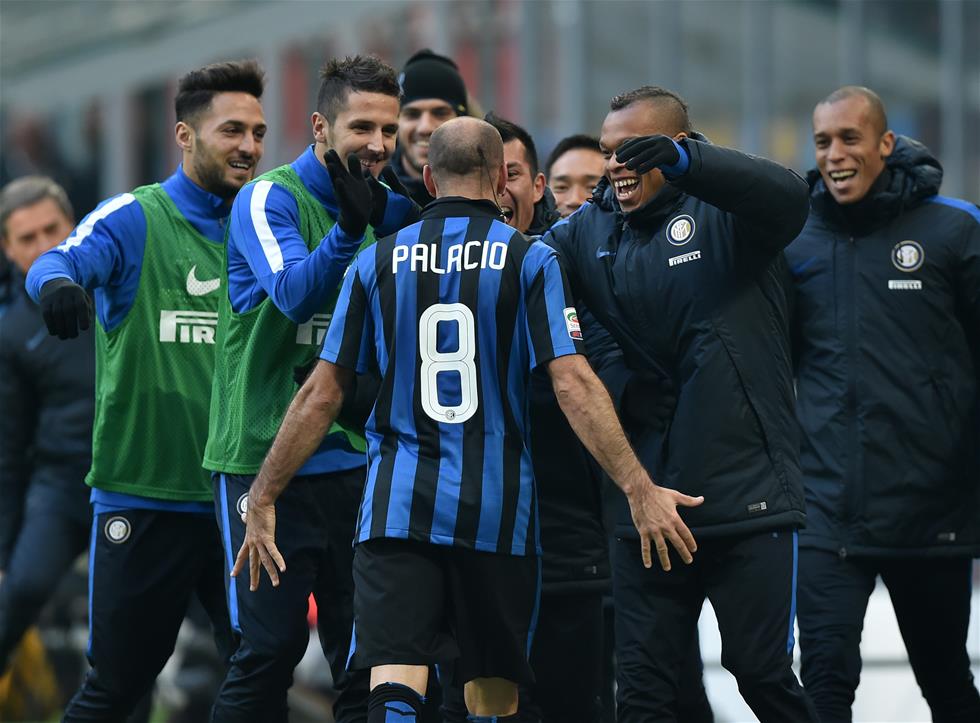 凯恩连续两场欧冠不进球，但近15个欧冠主场斩16球（凯恩欧冠遭遇两场进球荒，近15个欧冠主场却收获16球）