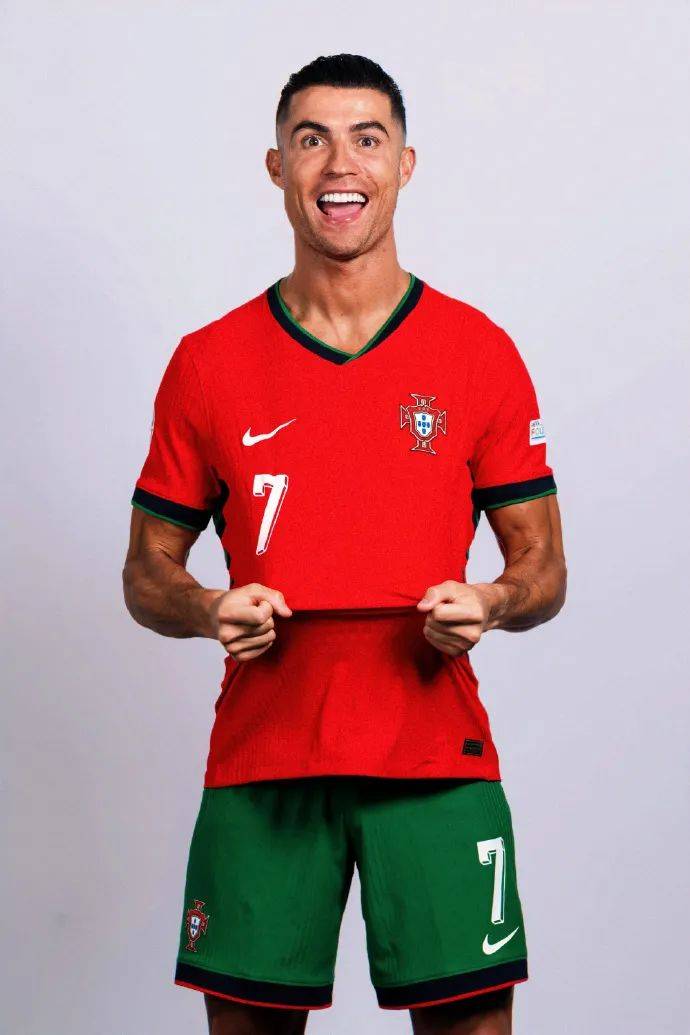 魏翊东：我和谢晖合影是在J联赛现场，被捏造成他要执教国安（魏翊东回应：与谢晖在J联赛的合影被曲解成将执教国安）