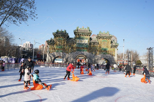 带队深陷降级区，队报：南特主帅卡斯特罗已被解雇（战绩低迷深陷降级泥潭，《队报》称南特解除了主帅卡斯特罗的职务）