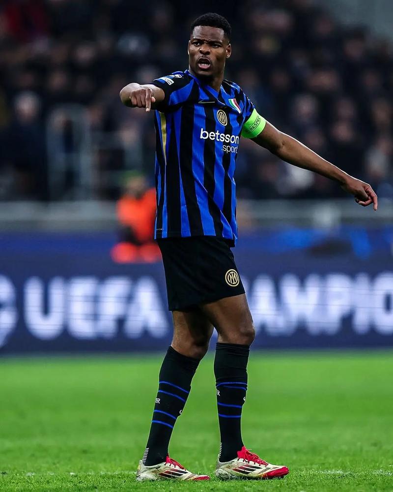 球迷：他今天是无敌状态