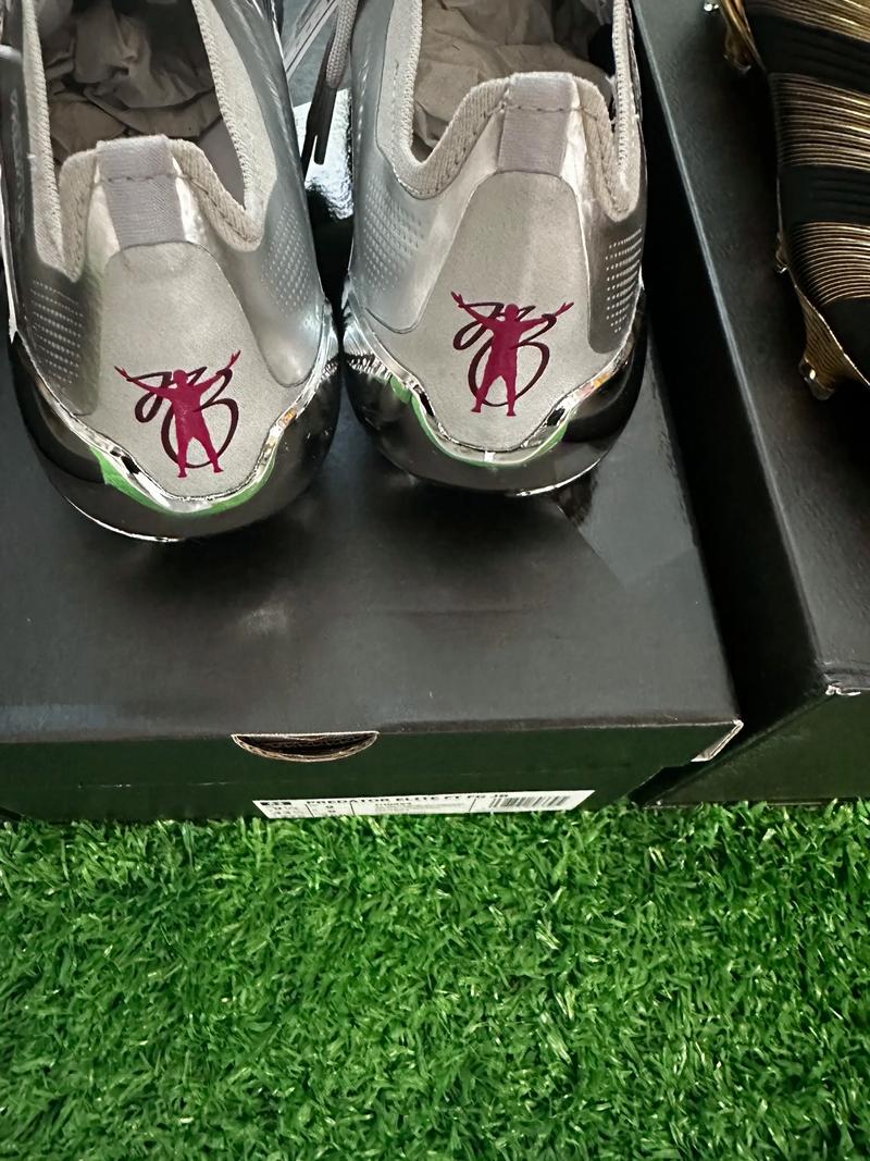 判若两队，武汉三镇前14轮5胜3平6负，后16轮1胜4平11负（反差悬殊：武汉三镇前14轮5胜3平6负，后16轮仅1胜4平11负）