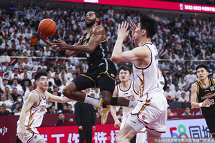 周定洋入围亚冠最佳球员，但因限薪令遭拒，欲重返欧洲或改身份寻求更高薪资。（周定洋跻身亚冠最佳候选，却因限薪遭拒，拟重返欧洲或改身份谋更高薪资）