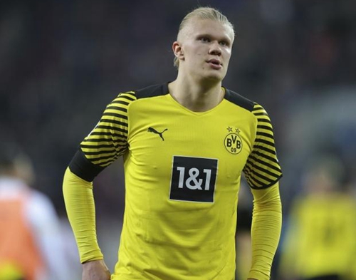 一场0-1爆出大冷门，意甲领头羊倒下，惨遭淘汰，萨里神换人（0-1爆冷，意甲榜首队折戟出局，萨里妙手换人成关键）