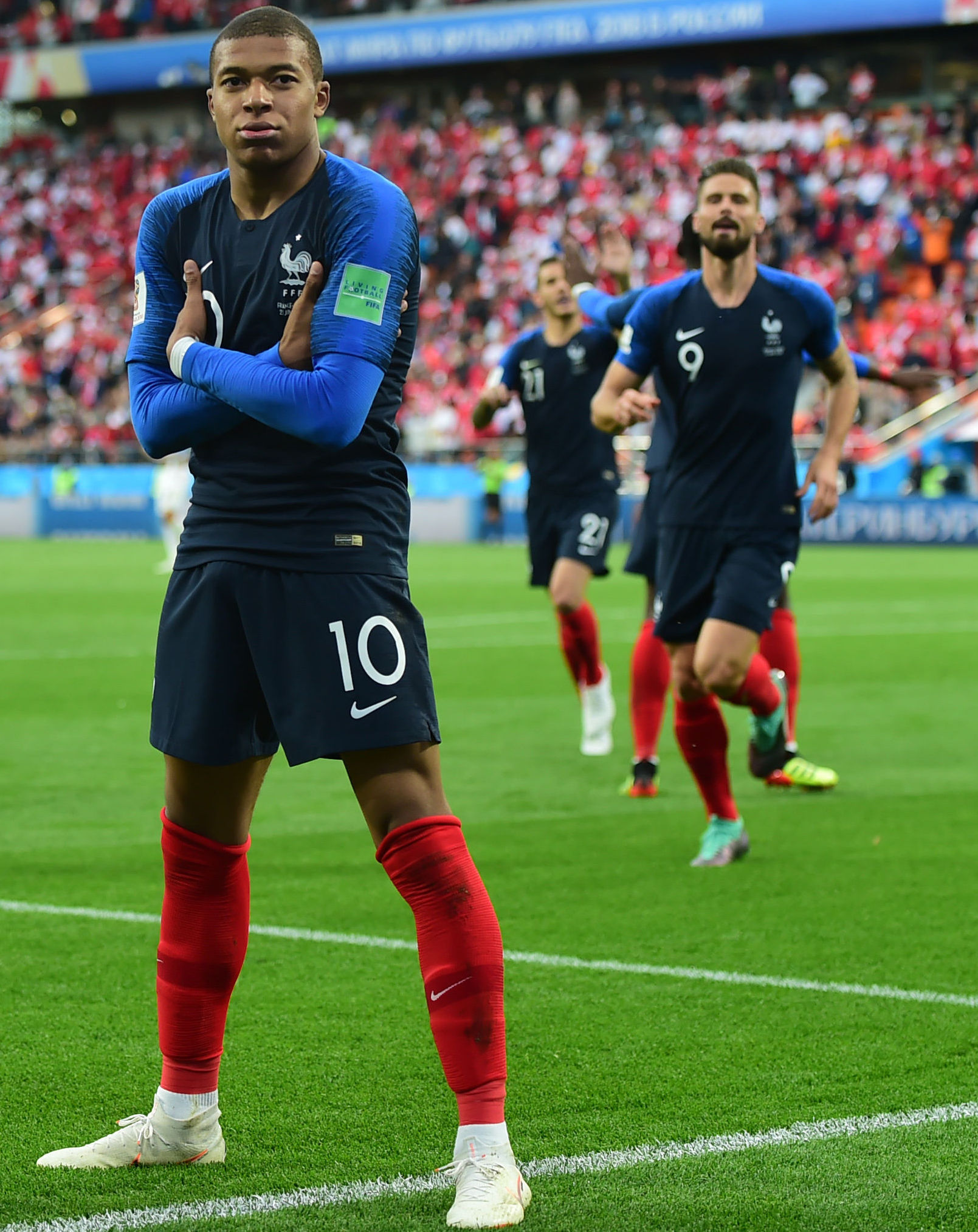 甜蜜负担？广州队入围足协杯夺冠排名前4，国安海港联手出战下赛季亚冠（喜忧参半：广州队跻身足协杯争冠四强，国安与海港携手出战下季亚冠）