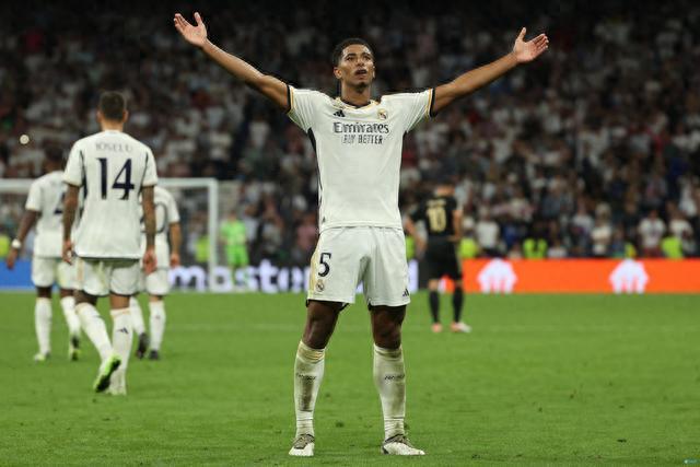 霍华德招募字母哥搭档东詹：别带伤强撑上场，湖人需要你（霍华德邀字母哥联手东詹；劝詹皇别带伤硬拼，湖人更需要你）