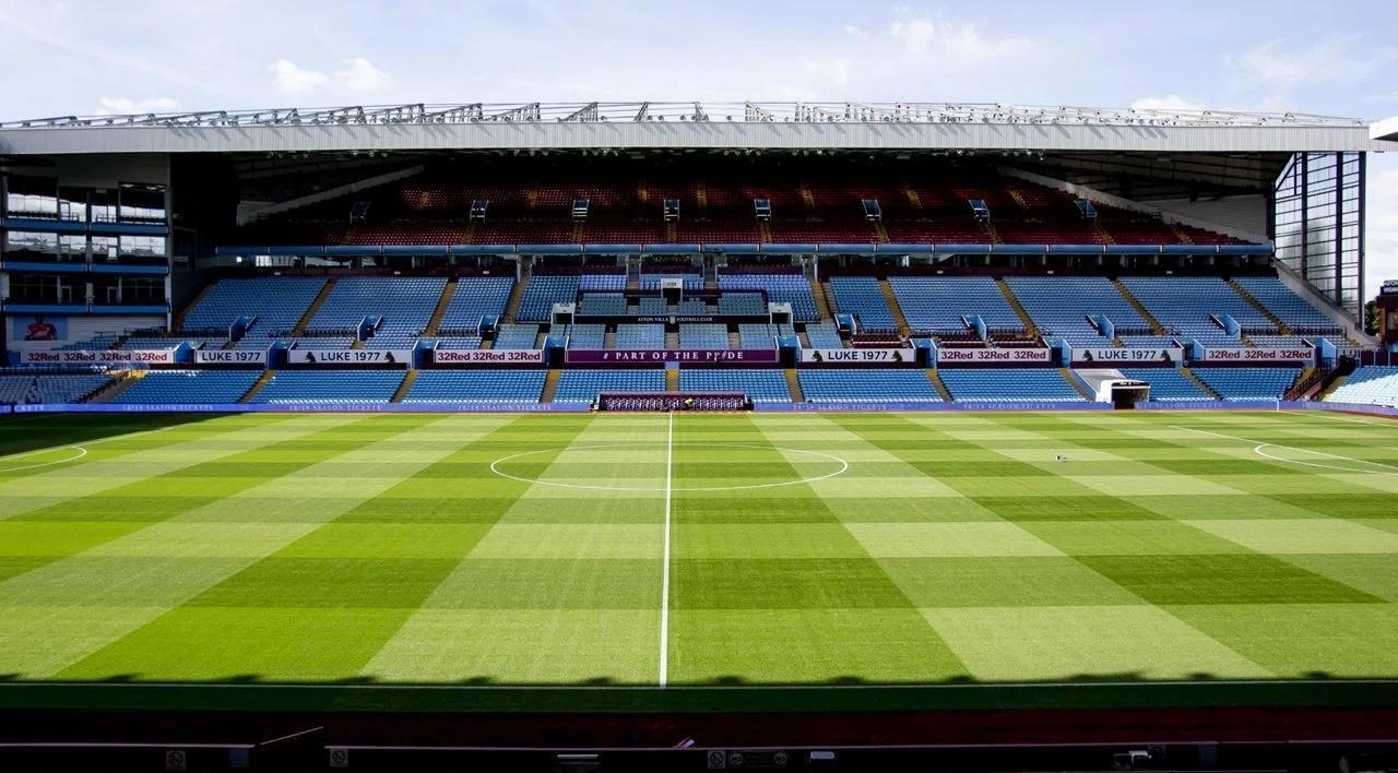 法兰克福在德甲稳居上游（法兰克福牢牢占据德甲前列）